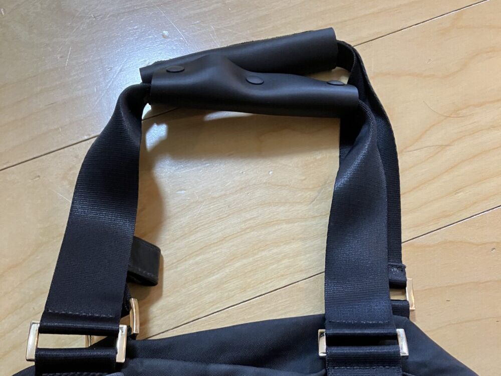バッグの持ち手の修理：破損した部分を保護パーツで覆う