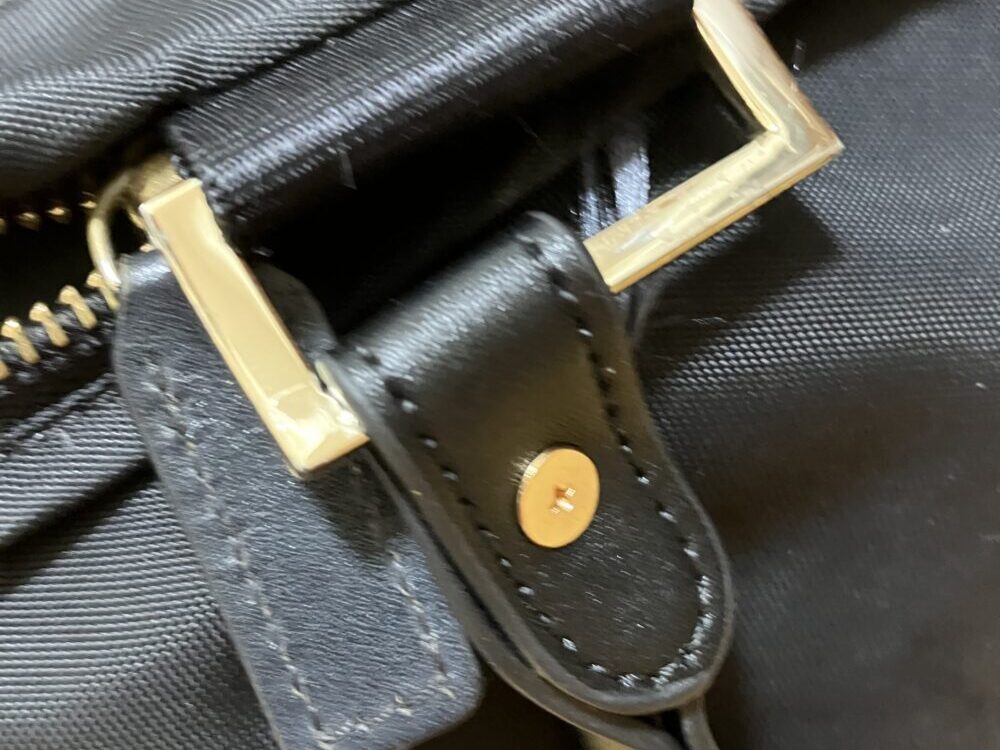 持ち手の折り返した余白部分が内側に入る